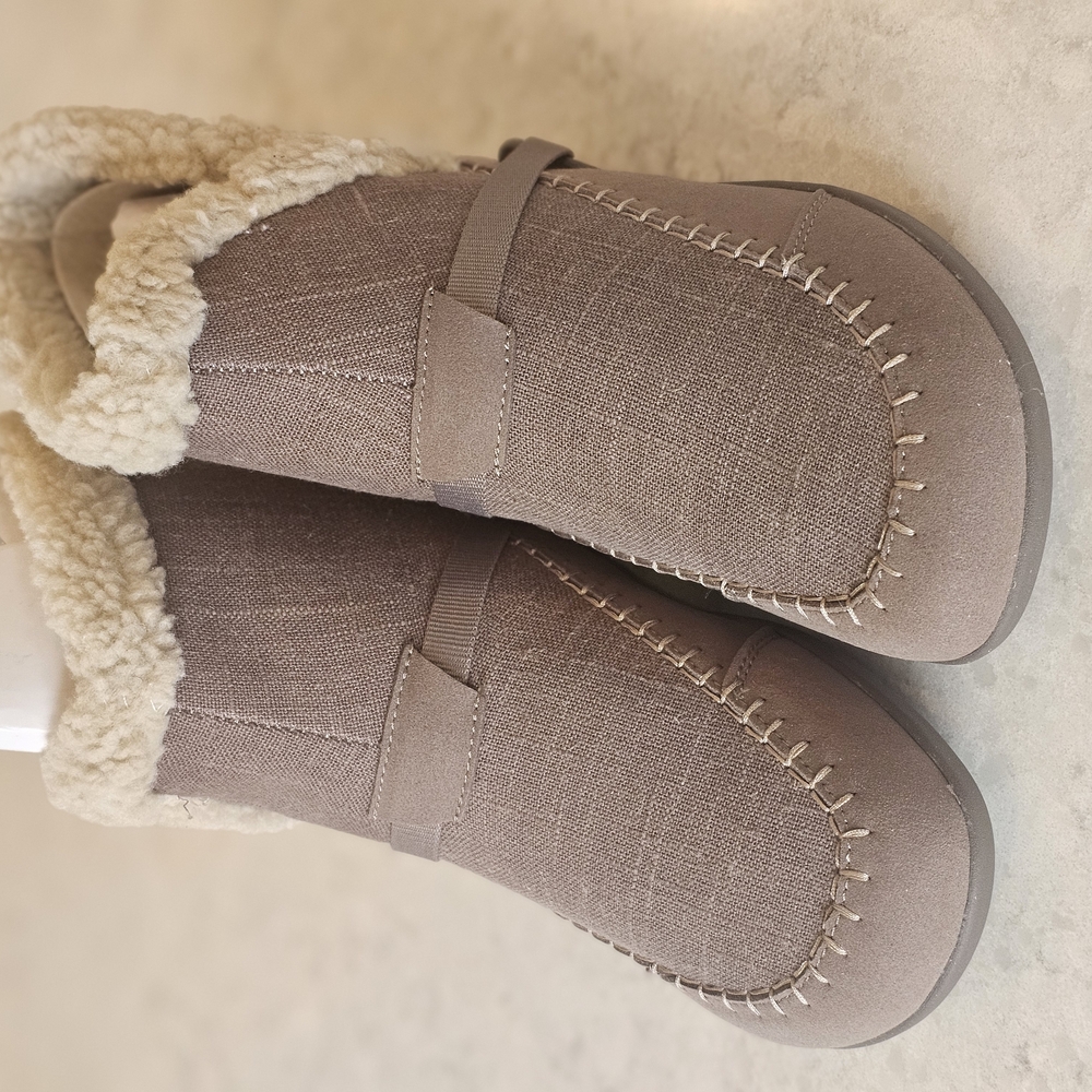 Cozy Tan Ankle Boots with Faux Fur Lining